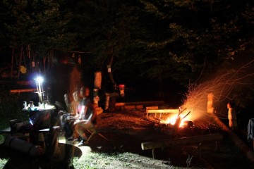 Chlapi sa vybrali pod širák