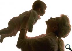 Nenarodené dvojičky zachránili matke život