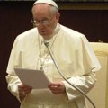 Pápež František: Modlime sa za obete aj za vrahov